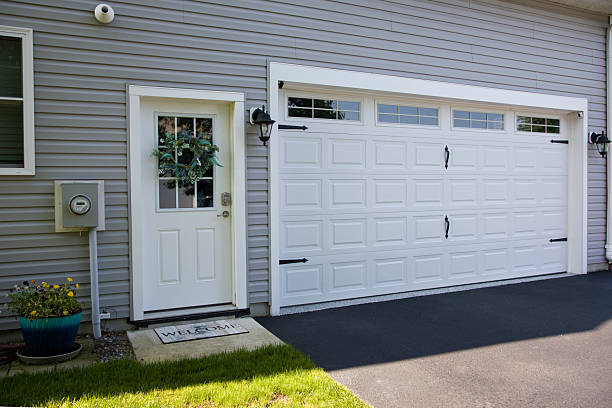 24/7 Emergency Garage Door Panel Replacement experts in Humphreys County County, MS